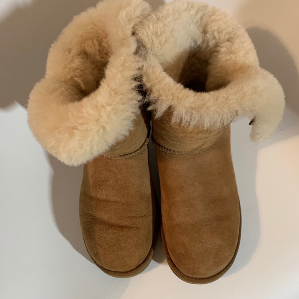 UGG Bailey Button - Picture 3 of 4